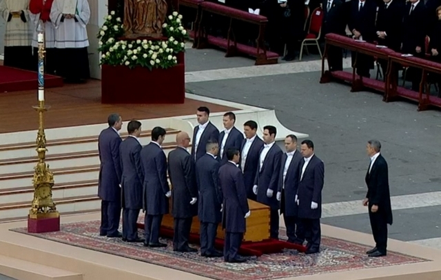 Roma funerale Benedetto XVI