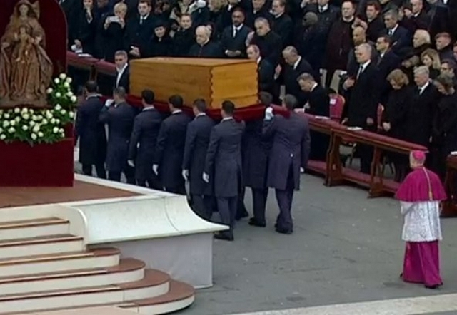 Roma funerale Benedetto XVI