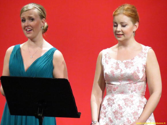 Nella foto Frida Hagman, soprano a sinistra