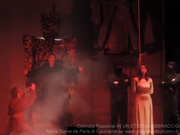 Ostinata Passione IN UN ETERNO ABBRACCIO Notre Dame de Paris di Cocciante