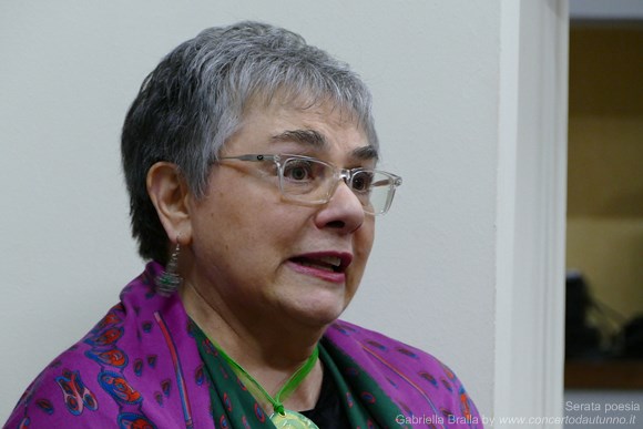 Gabriella Bralla in una serata di poesia