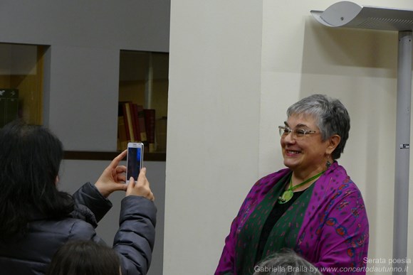 Gabriella Bralla in una serata di poesia