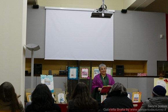 Gabriella Bralla in una serata di poesia