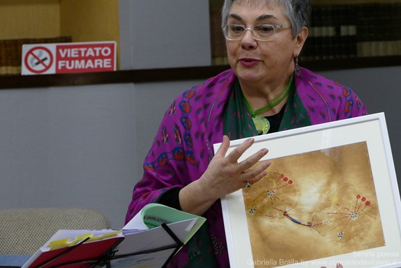 Gabriella Bralla in una serata di poesia