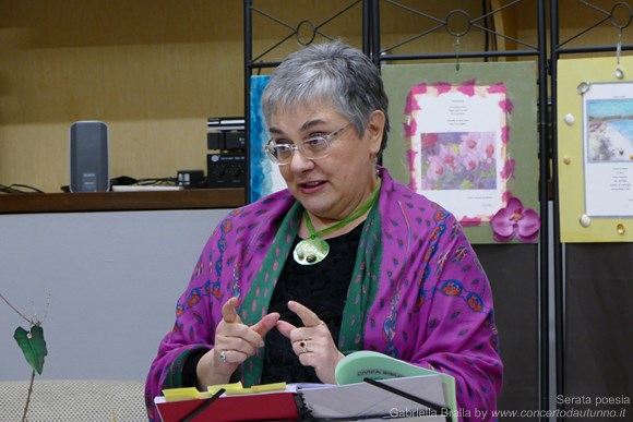 Gabriella Bralla in una serata di poesia
