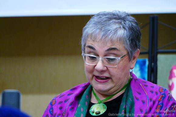 Gabriella Bralla in una serata di poesia
