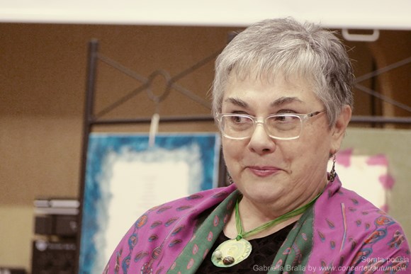 Gabriella Bralla in una serata di poesia