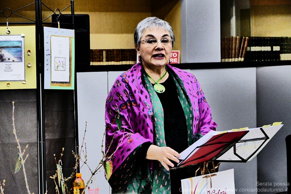 Gabriella Bralla in una serata di poesia