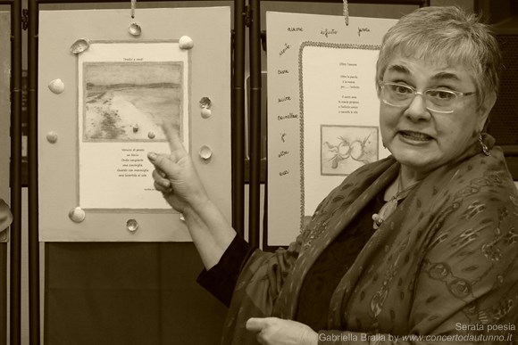 Gabriella Bralla in una serata di poesia
