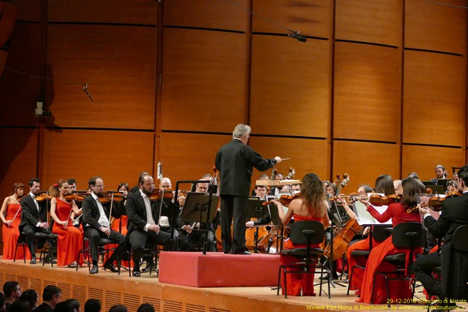 Nona di Beethoven Orchestra e Coro G.Verdi Claus Peter Flor