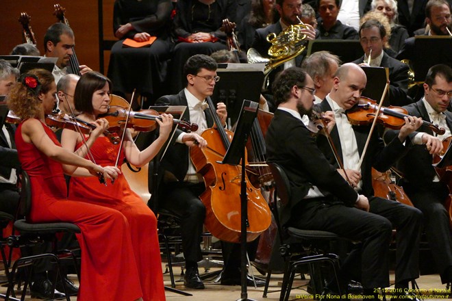 Nona di Beethoven Orchestra e Coro G.Verdi Claus Peter Flor