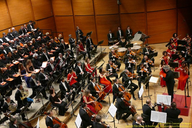 Nona di Beethoven Orchestra e Coro G.Verdi Claus Peter Flor