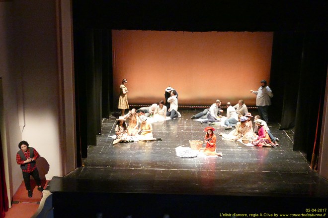Elisir d'amore regia Alberto Oliva 