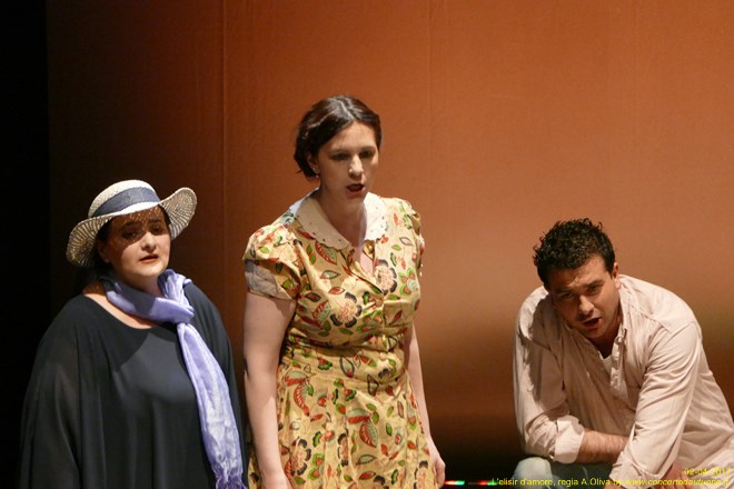 Elisir d'amore regia Alberto Oliva 