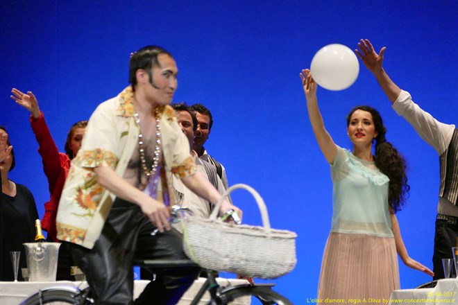 Elisir d'amore regia Alberto Oliva 
