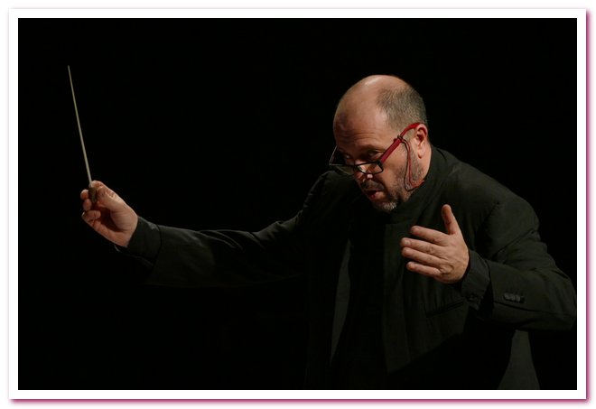 Nella foto Enrico Dindo direttore
