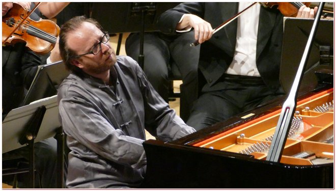 Piano-pdalier, Roberto Prosseda. Direttore, Patrick Fournillier. Orchestra Sinfonica di Milano Giuseppe Verdi