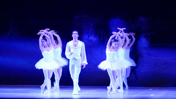 Balletto di Milano 2019 Lago dei cigni al Nuovo