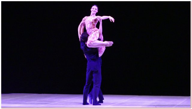 Balletto Milano Vie En Rose Chanson Chansons