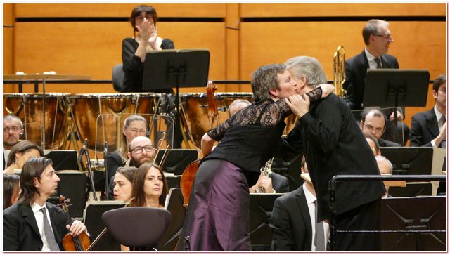 Claus Peter Flor e il violoncello di Quirine Viersen