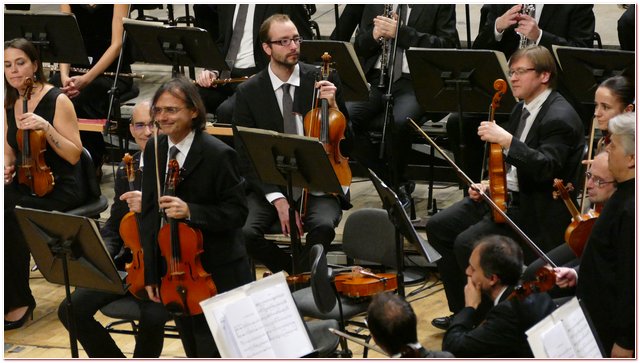 Claus Peter Flor e il violoncello di Quirine Viersen