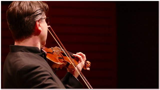 Pomeriggi Musicali Violino: Roman Simovic Direttore: Alessandro Cadario