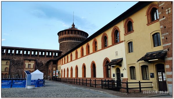 Castello Sforzesco Dual Band