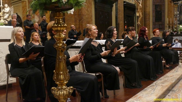 AMADEUS Coro Trecate