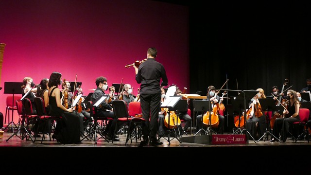 Magenta Totem Orchestra Vivaldi Micol Costa