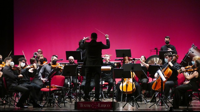 Magenta Totem Orchestra Vivaldi Micol Costa