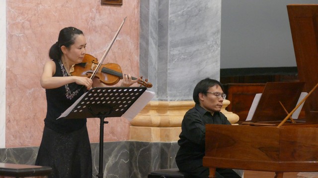 violinista Ayako Matsunaga e il clavicembalista Takashi Watanabe