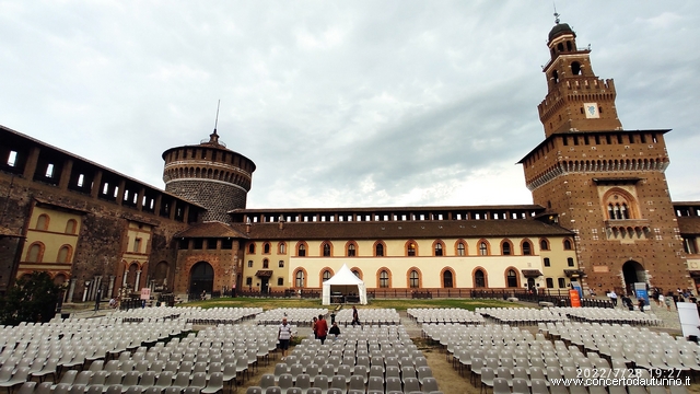 Milano Castello Civica Fiati 3 BTG Carabinieri