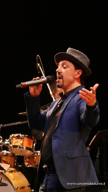 Michelangelo NARI canta AZNAVOUR