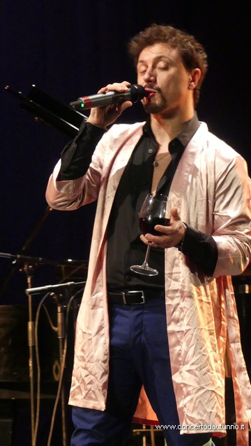 Michelangelo NARI canta AZNAVOUR